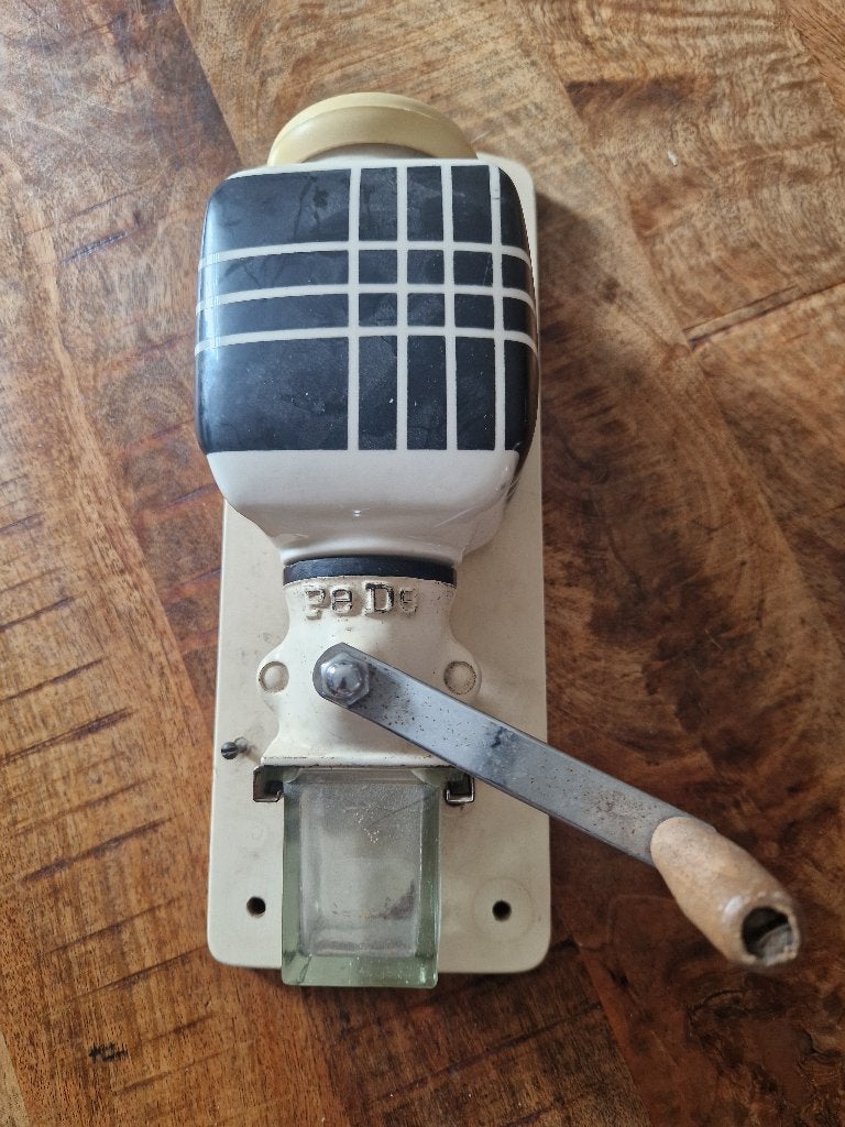 Vintage wandkoffiemolen PeDe, Ophalen