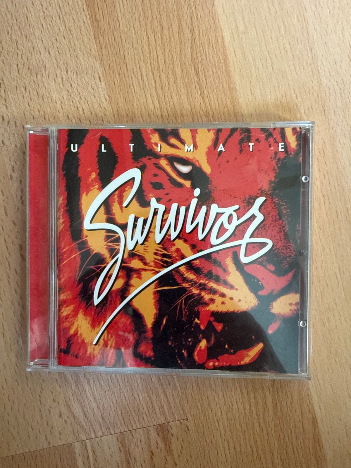 Ultimate Survivor CD - Greatest Hits Collectie, Rock, Ophalen of Verzenden, Zo goed als nieuw, Inclusief boekje