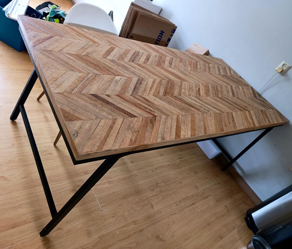 MET SPOED WEG..KARWEI eettafel Mateo visgraat teakhout, Huis en Inrichting, Tafels | Eettafels, Zo goed als nieuw, 50 tot 100 cm