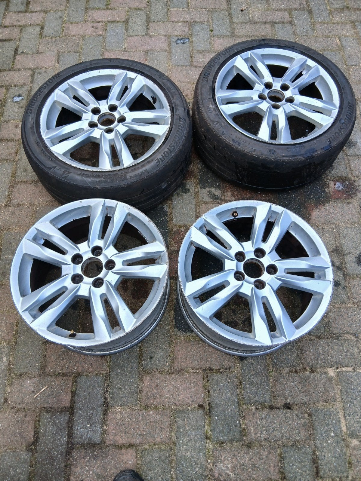 volvo 17 inch velgen 2 met gladde banden en 2 zonder banden, Auto-onderdelen, Ophalen, Gebruikt, Velg(en), 17 inch