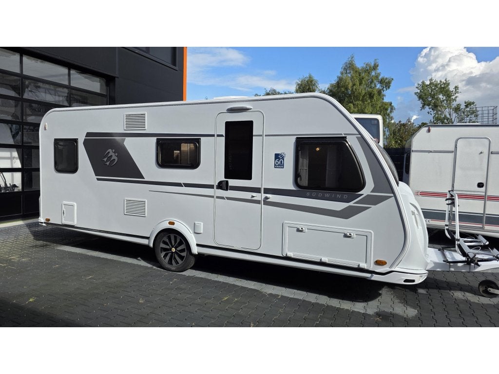 Knaus Sudwind 60 Years 580 QS Mover,Airco,schotel,fiets, Caravans en Kamperen, Dwarsbed, Bedrijf, Treinzit, Fietsenrek