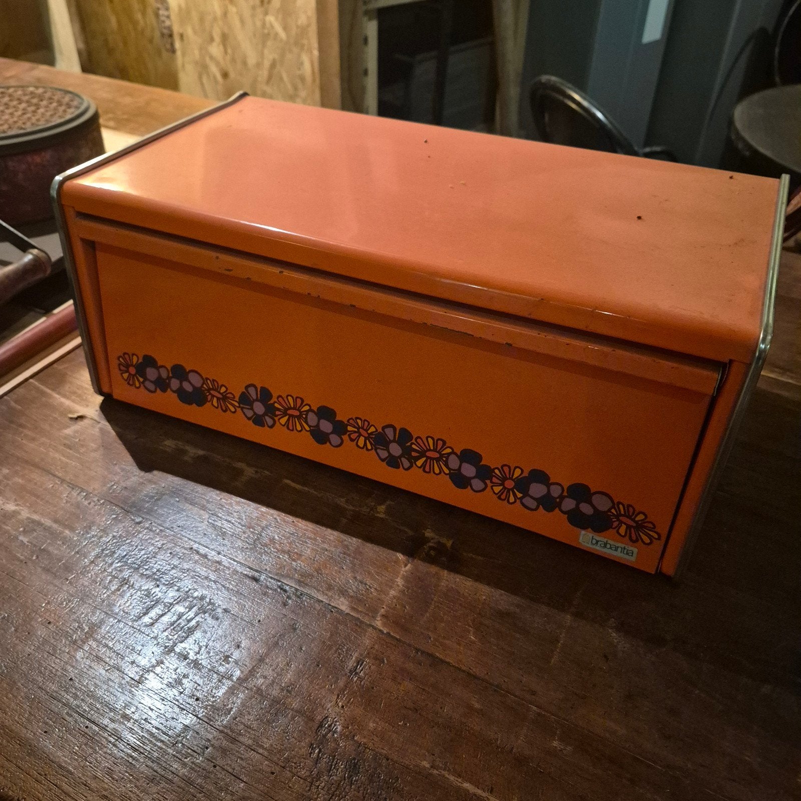 Nette Brabantia oranje broodtrommel, Ophalen