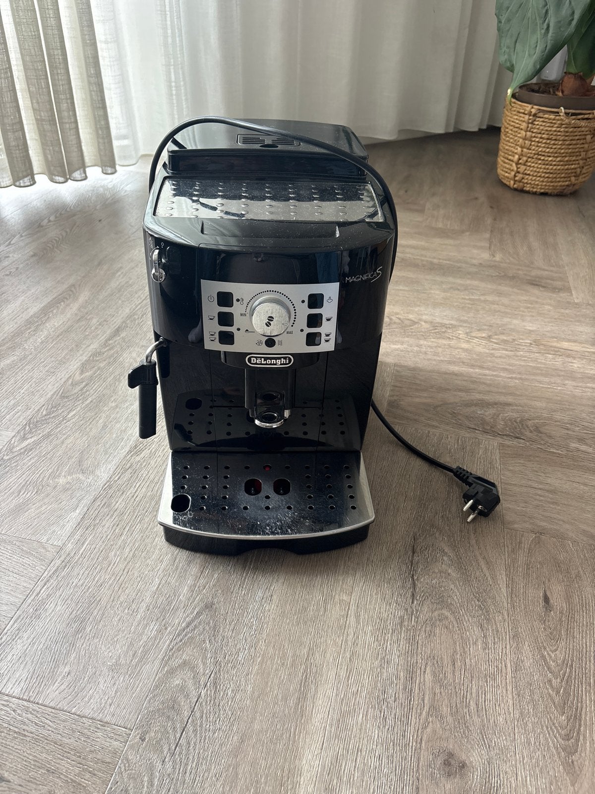 De'Longhi Magnifica S ECAM 22.110.B Volautomatische Espresso, Afneembaar waterreservoir, Gebruikt, Espresso apparaat, 10 kopjes of meer
