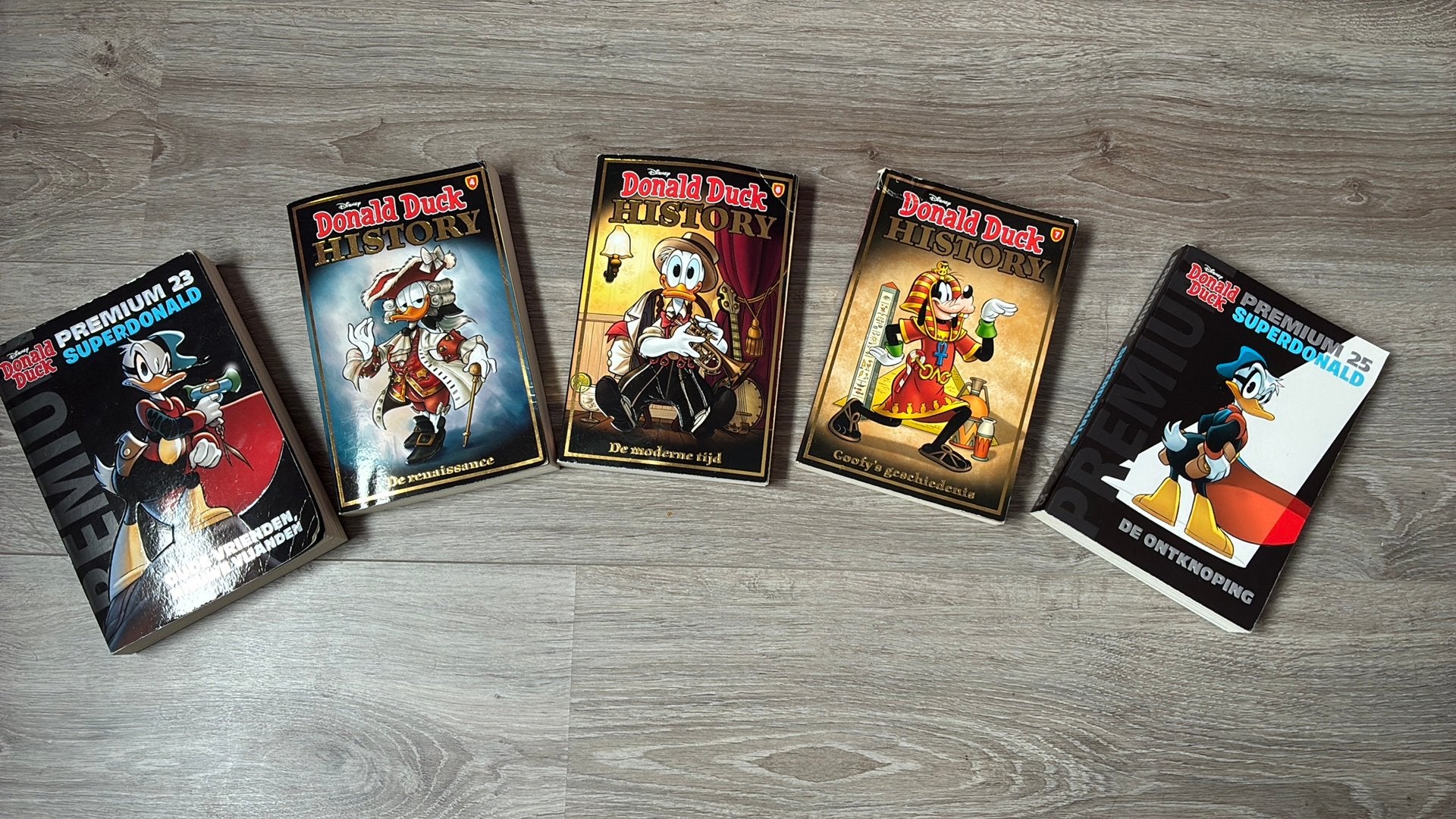 Donald duck history en premium super donald set goedkoop, Meerdere comics, Ophalen of Verzenden, Gelezen, Europa