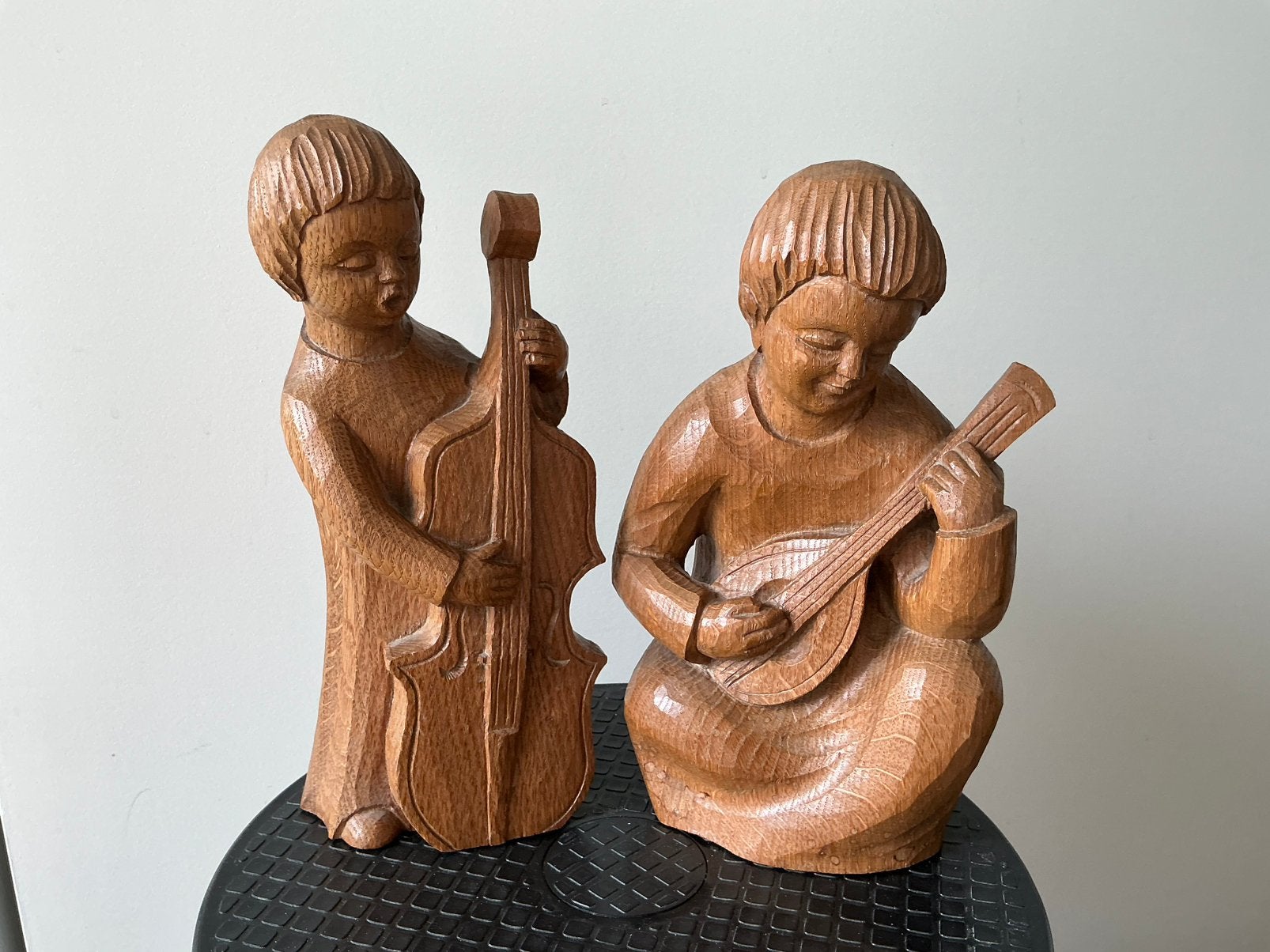 2 Houten figuren met muziekinstrumenten bas en luit., Antiek en Kunst, Ophalen of Verzenden