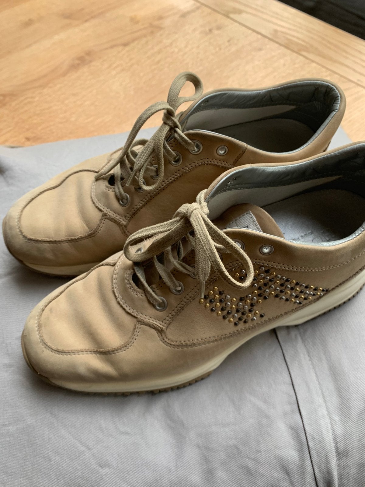 Hogan sneakers, Kleding | Dames, Schoenen, Ophalen of Verzenden, Gedragen, Beige, Sneakers of Gympen