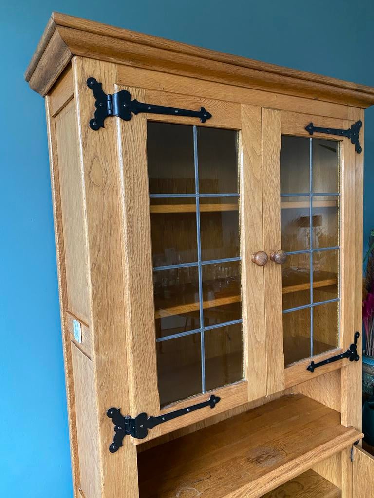 Eikenhouten buffetkast met glas en smeedijzeren beslag, Ophalen, Gebruikt, Eikenhout, 50 tot 100 cm