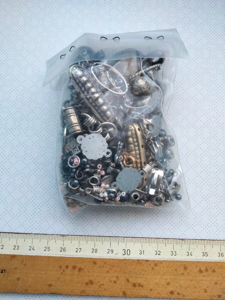 Grote zak met diverse kralen en bedels voor sieraden, Ophalen, Zo goed als nieuw, Overige typen