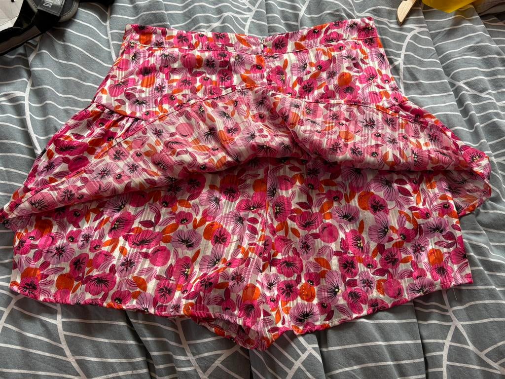 Korte broek loavies l, Ophalen of Verzenden, Zo goed als nieuw, Maat 42/44 (L), Kort