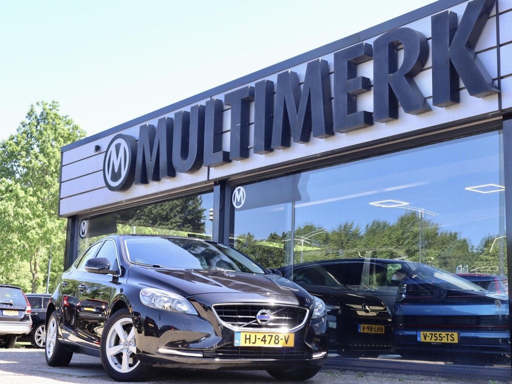 Volvo V40 2.0 T2 Momentum Business dealer onderhouden, Auto's, Voorwielaandrijving, Gebruikt, 4 cilinders, Leder en Stof