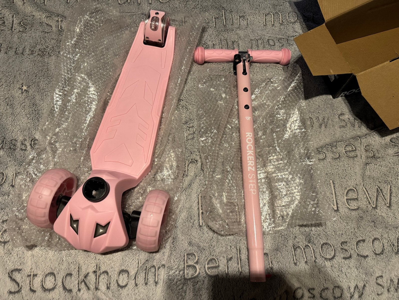 Rockerz Step Roze Driewieler Kinderstep met Lichtgevende Wie, Ophalen of Verzenden, Nieuw, Gewone step