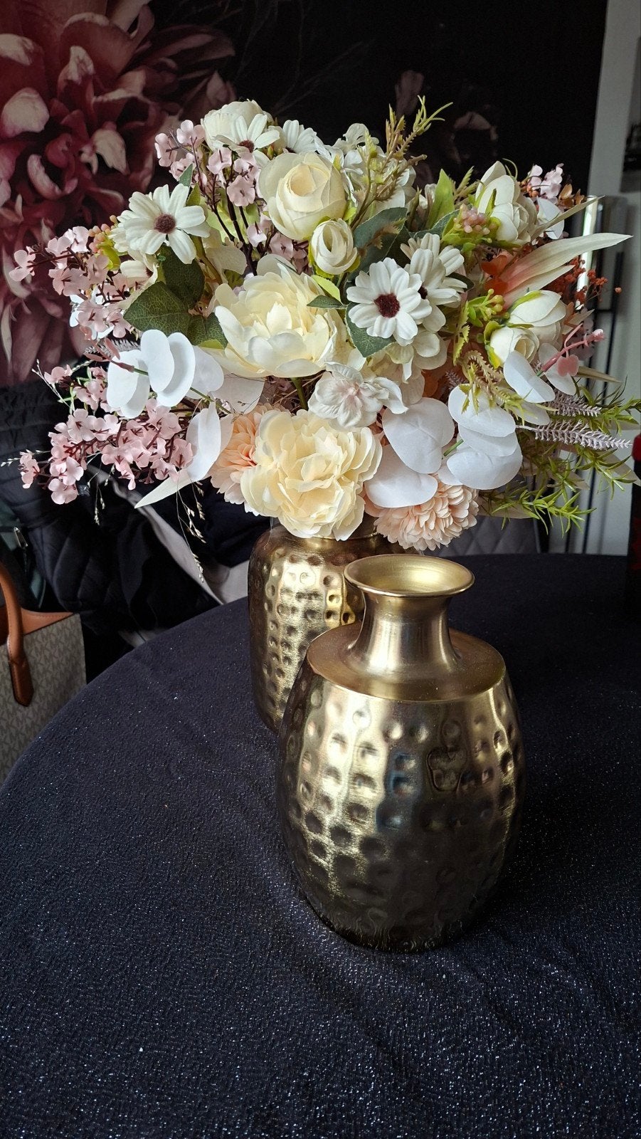 Gouden decoratieve vazen set met kunstbloemen, Huis en Inrichting, Ophalen of Verzenden, Zo goed als nieuw, Goud, Inclusief decoratie