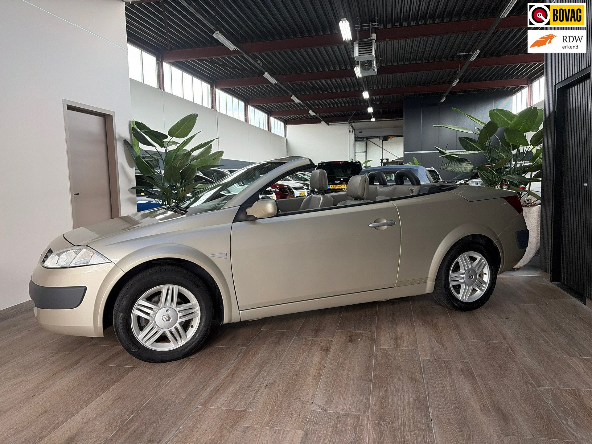 Renault Mégane Coupé-Cabriolet 1.6-16V Automaat , 77000 km, Auto's, Renault, Gebruikt, 4 cilinders, 4 stoelen, Leder