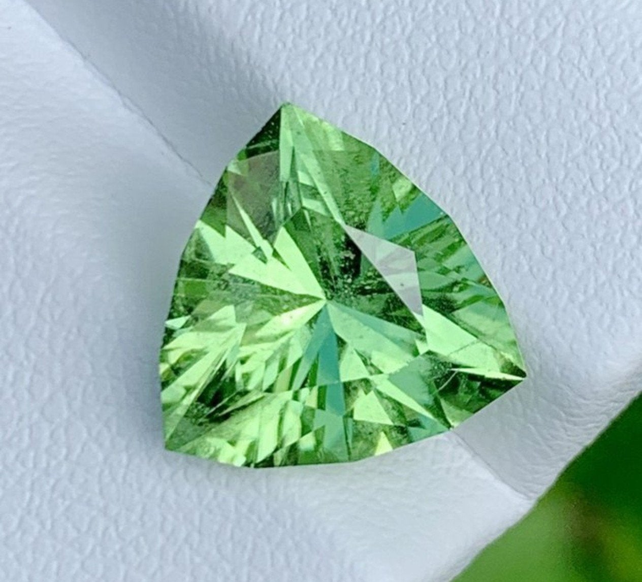 Groene Peridot 7.01ct uit Pakistan met ICA Certificaat, Ophalen of Verzenden, Nieuw