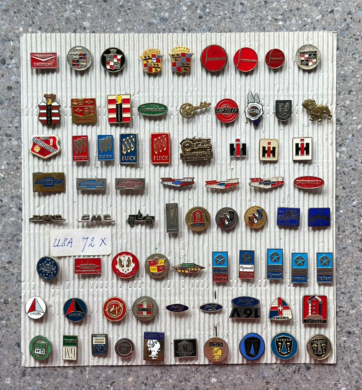 72x Amerikaanse autospelden, Ophalen of Verzenden, Gebruikt, Merk, Speldje of Pin