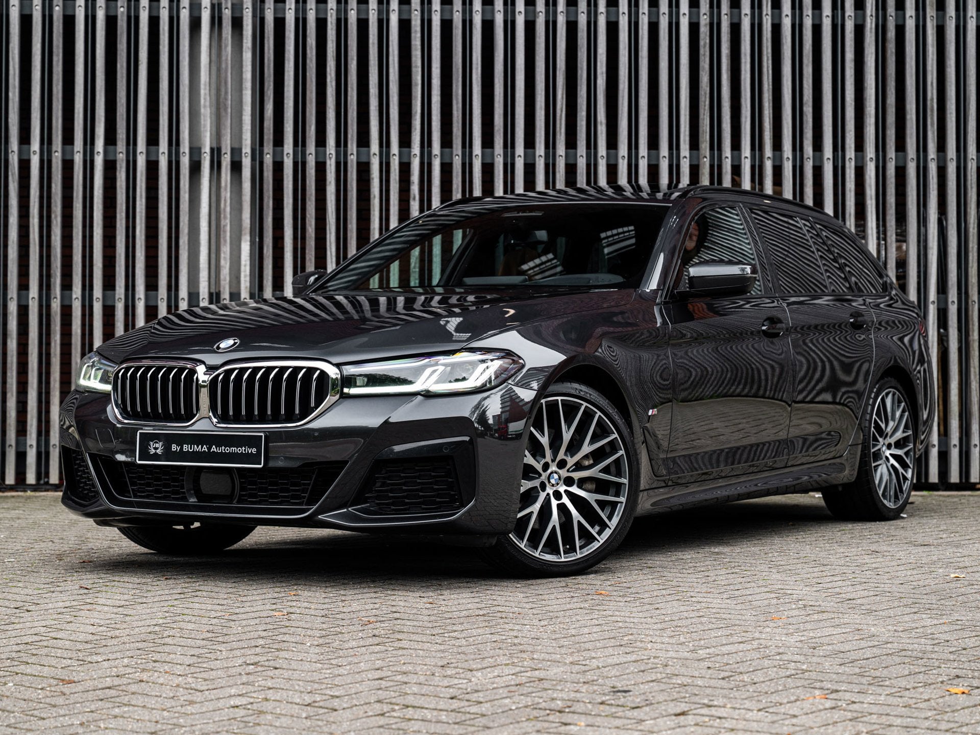 BMW 5-serie Touring 530d 286pk M-Sport |Panorama|HUD|Laser|D, Auto's, Automaat, Dealer onderhouden, Achterwielaandrijving, Gebruikt