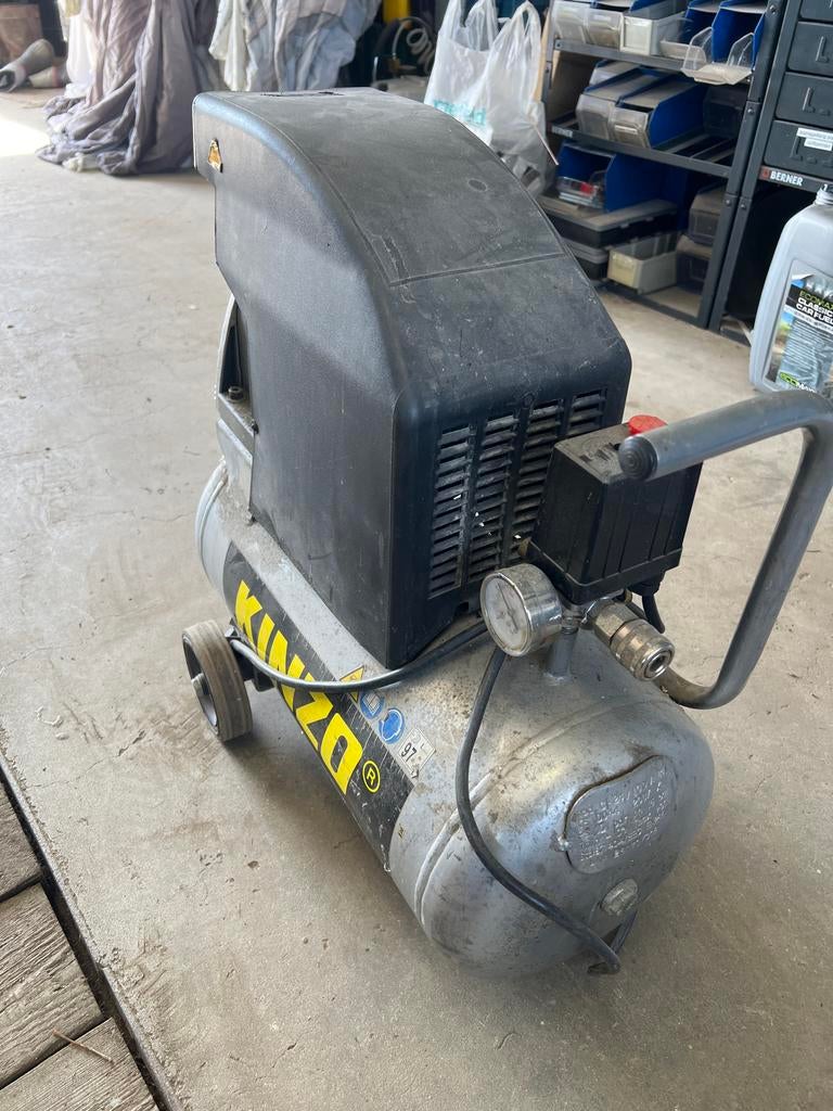 Goed werkende Kinzo compressor met drukmeter, Doe-het-zelf en Verbouw, Compressors, Ophalen, Gebruikt, 6 tot 10 bar, Minder dan 200 liter/min
