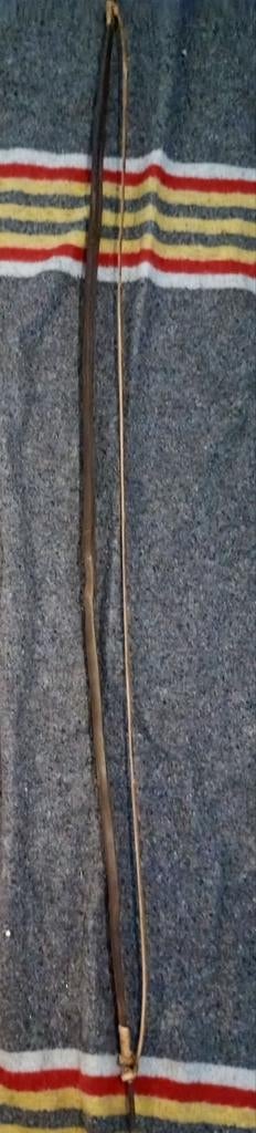 Authentieke originele Asmat boog met 11 pijlen., Antiek en Kunst, Ophalen