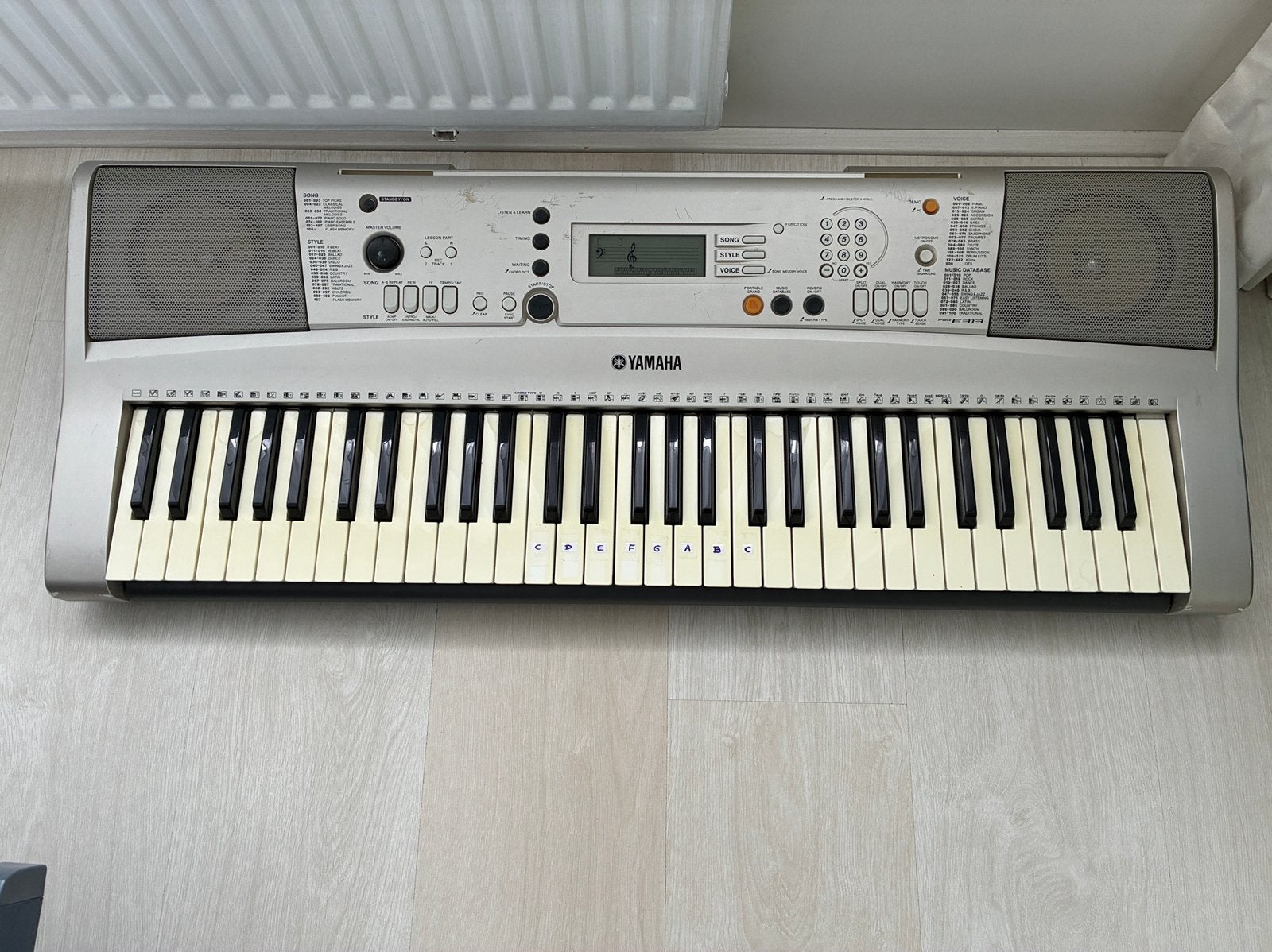 Yamaha PSR-E313 Keyboard met adapter, Ophalen, Yamaha, Aanslaggevoelig, 61 toetsen