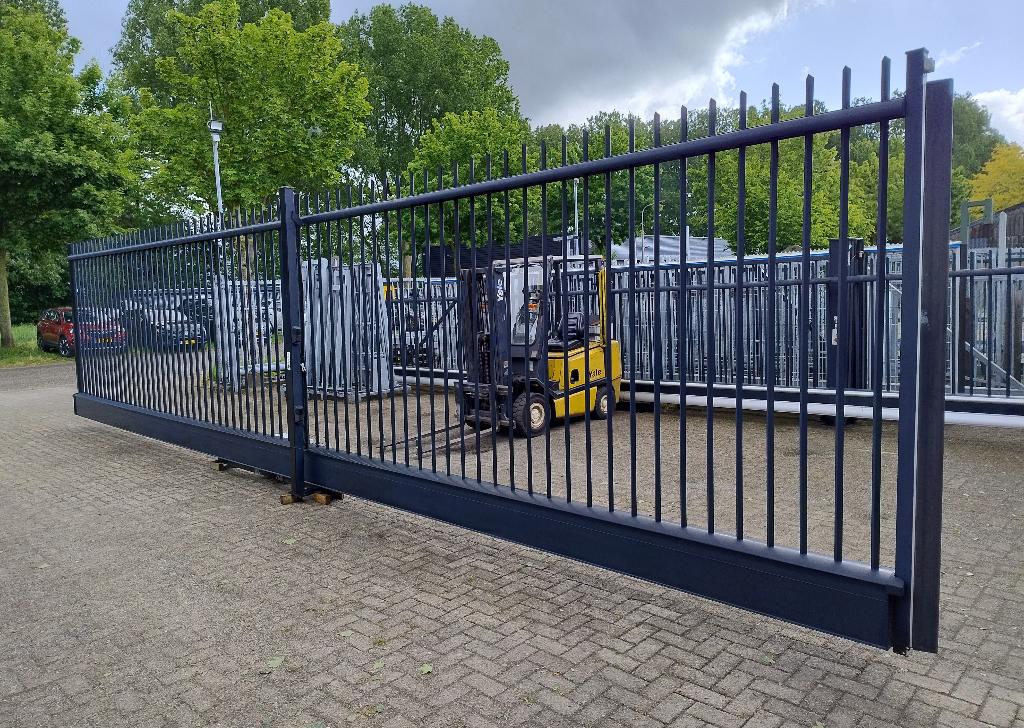 schuifpoort schuifhek B&G 10,50 mtr lang, 8 mtr doorgang., Ophalen, Schuifpoort, Aluminium, Zo goed als nieuw