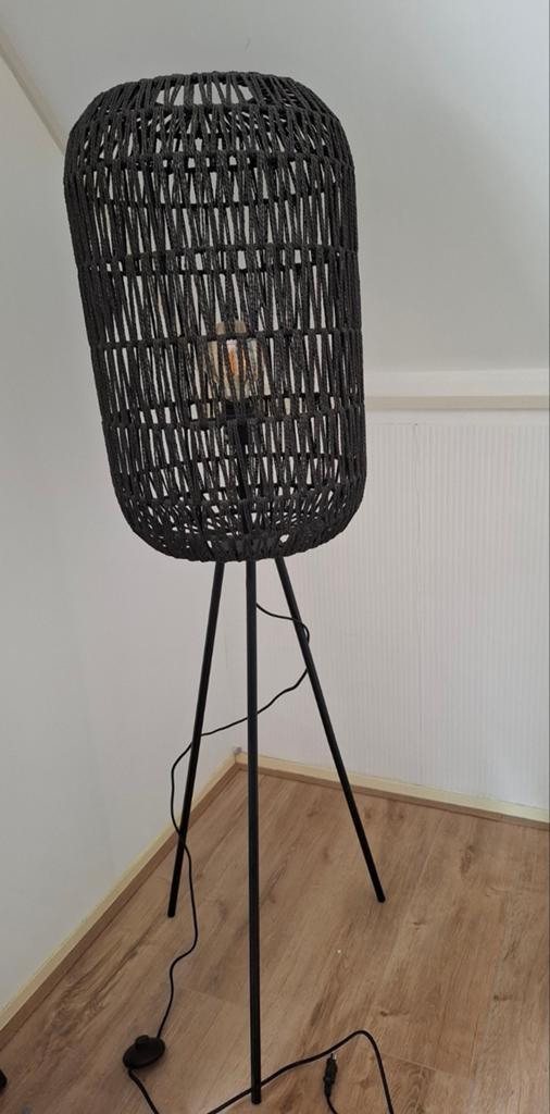 Zwarte lamp, Huis en Inrichting, Lampen | Vloerlampen, Ophalen, Zo goed als nieuw, 100 tot 150 cm