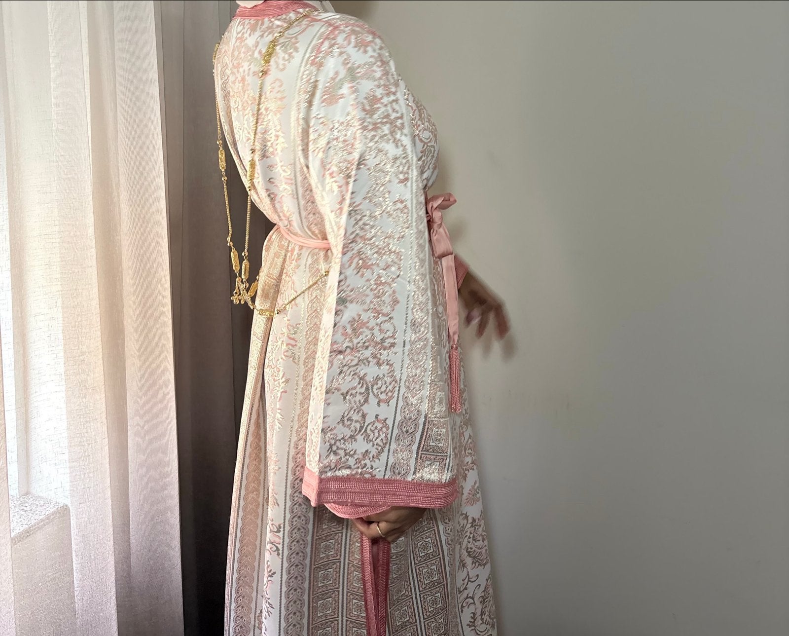 Elegante Kaftan met Roze en Beige Patroon, Maat 42/44 (L), Nieuw, Ophalen of Verzenden, Roze
