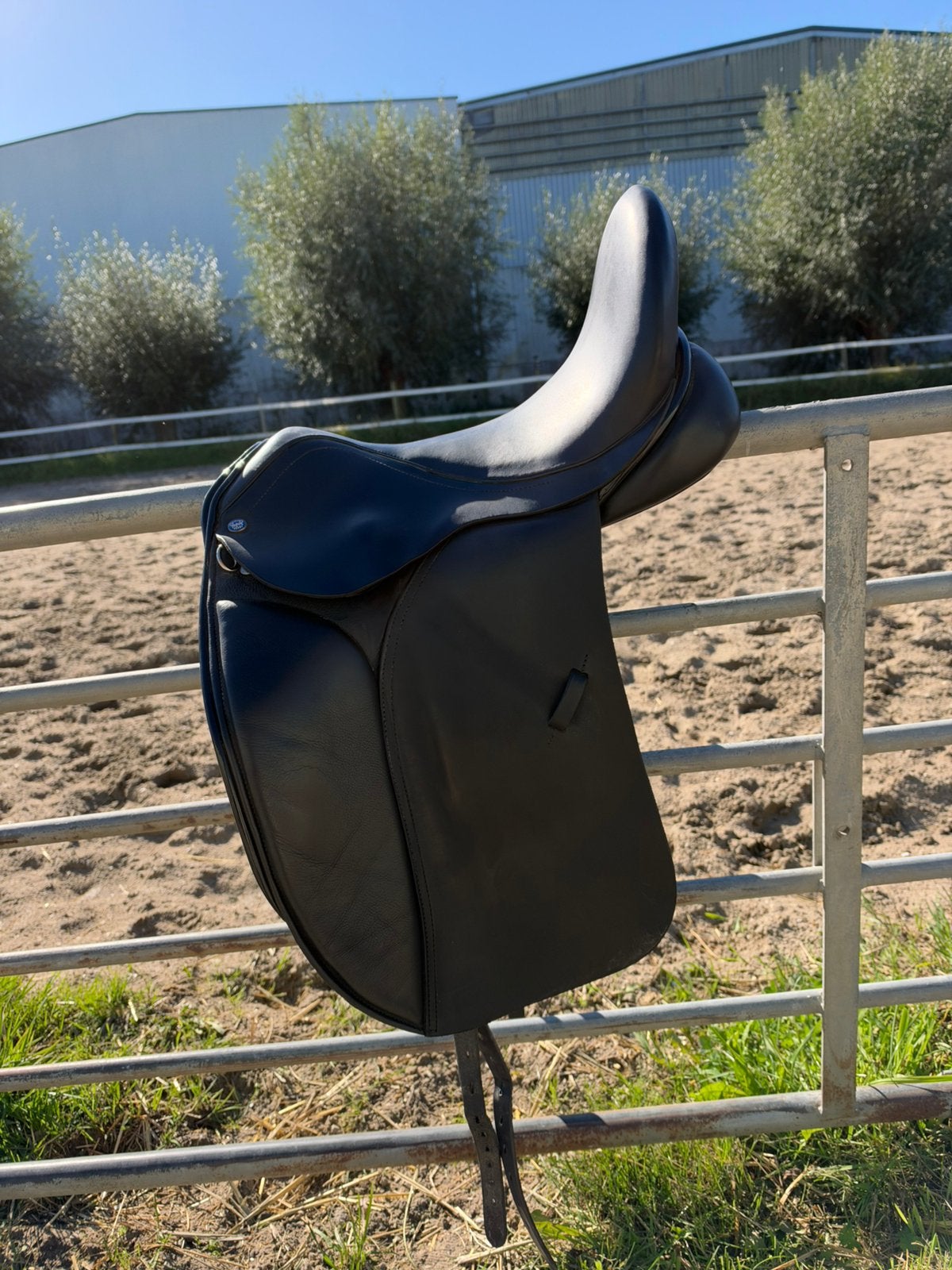 KM zadel dressage deluxe 17,5 inch, Ophalen, Zo goed als nieuw, Dressuur
