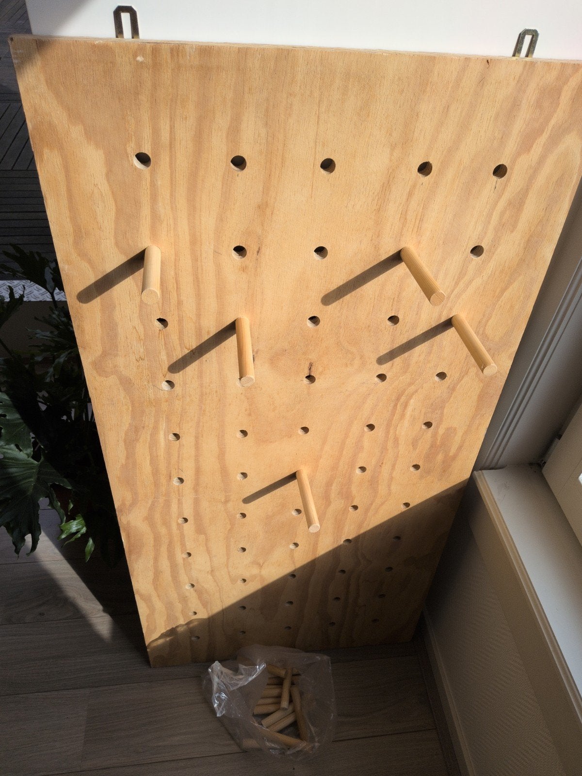 Houten pegboard (61x122cm) voor gereedschap of sport, Ophalen