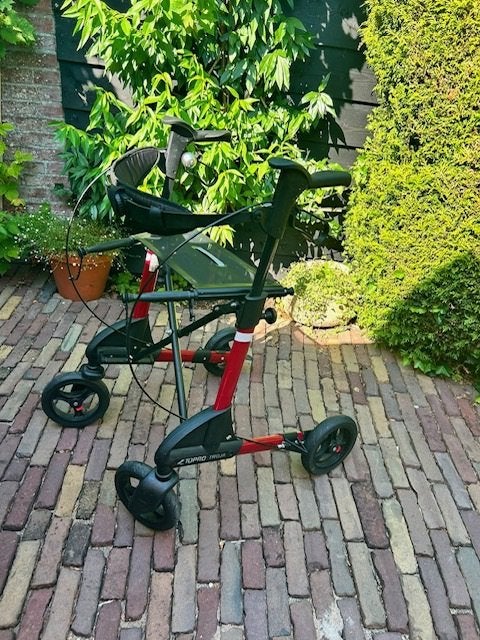Rollator . Z.g.a.n., Diversen, Verpleegmiddelen, Ophalen, Zo goed als nieuw