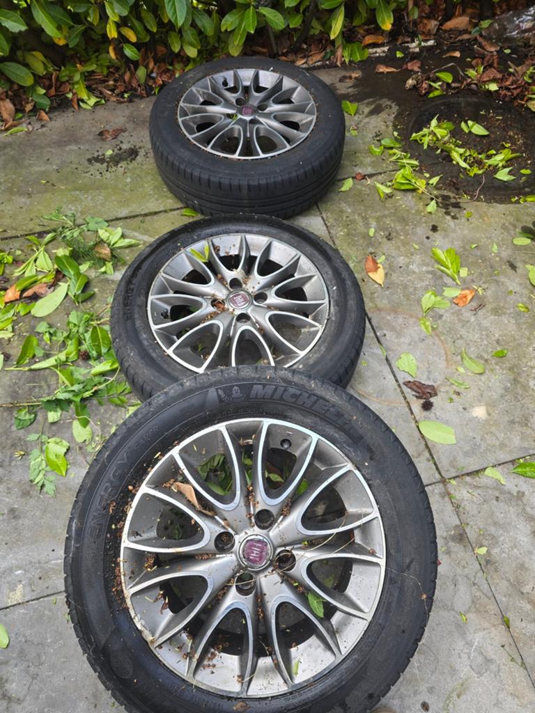 Fiat velgen met Michelin Energy Saver banden 185/65 R15, Auto-onderdelen, Banden en Velgen, Gebruikt, 15 inch, Banden en Velgen