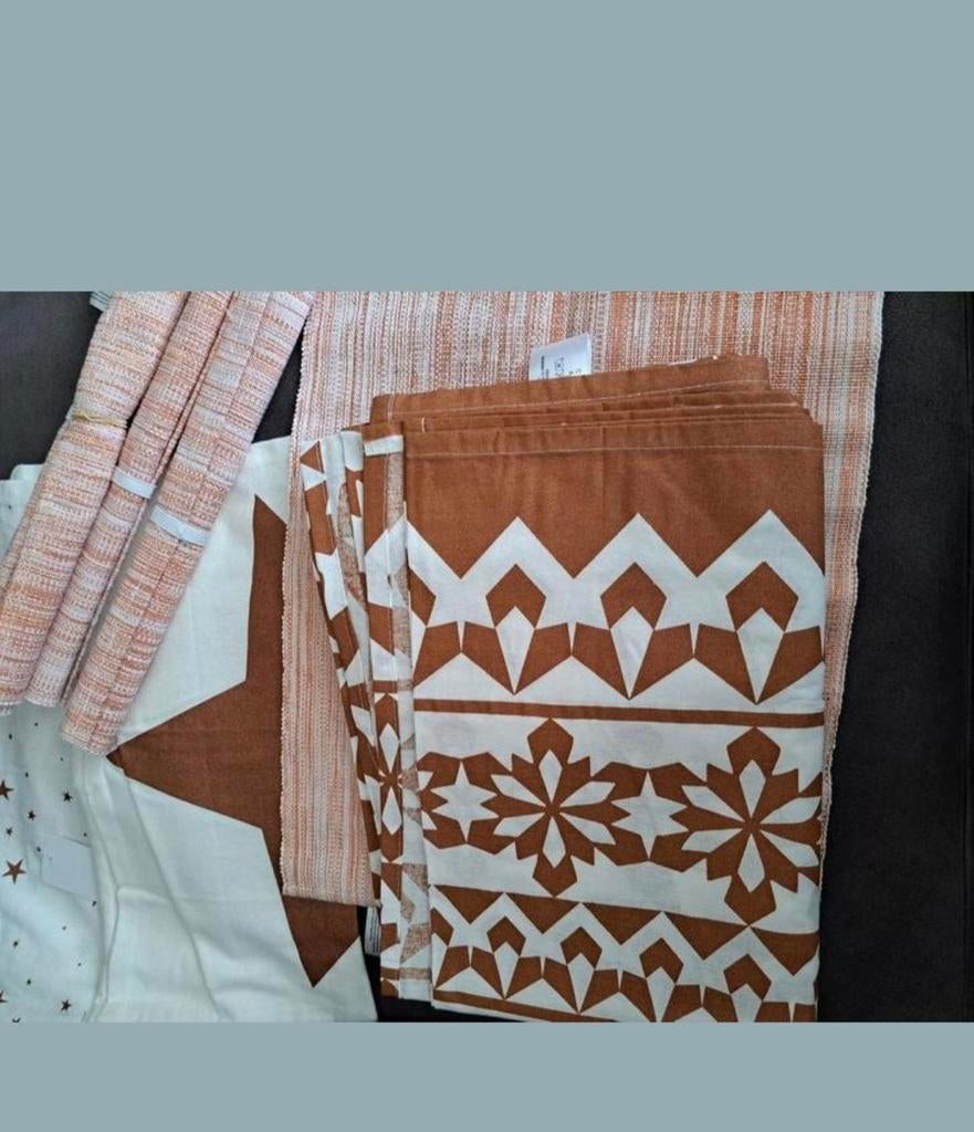 koper kleur textiel 3 kussen hoezen,5 placemats,1 tafelkleed, Huis en Inrichting, Woonaccessoires | Kamerschermen, Ophalen of Verzenden