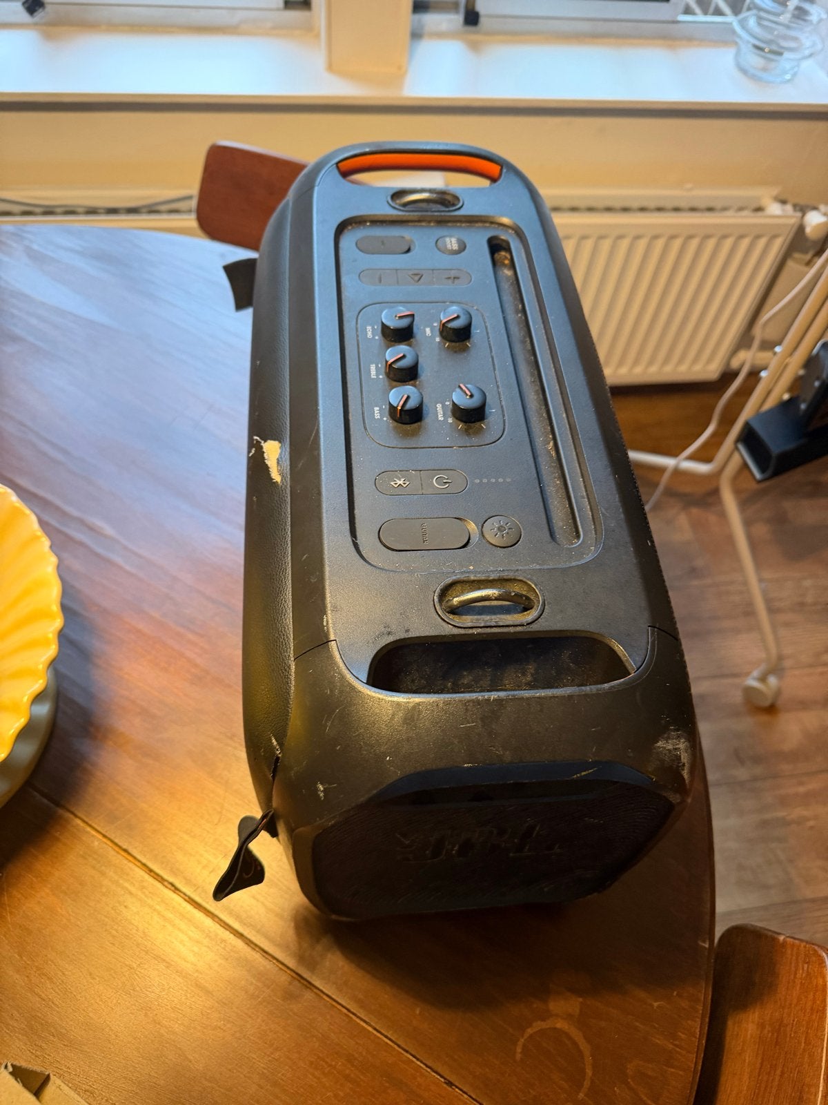 Foto 4 van JBL Partybox 100 - Draagbare Party Speaker met Lichteffecten