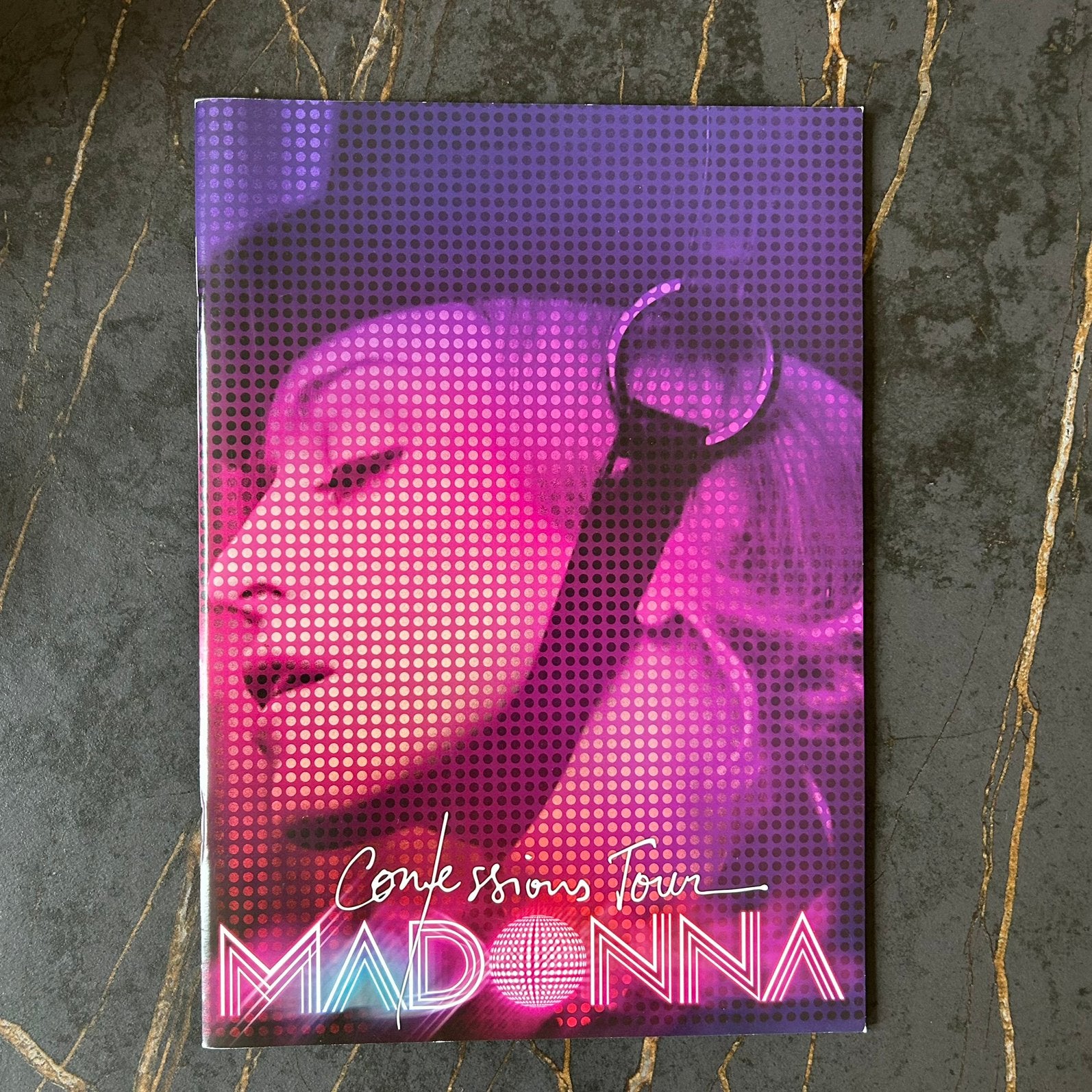 Madonna Confessions progamma Tour Book 2006, Ophalen of Verzenden, Zo goed als nieuw, Boek, Tijdschrift of Artikel
