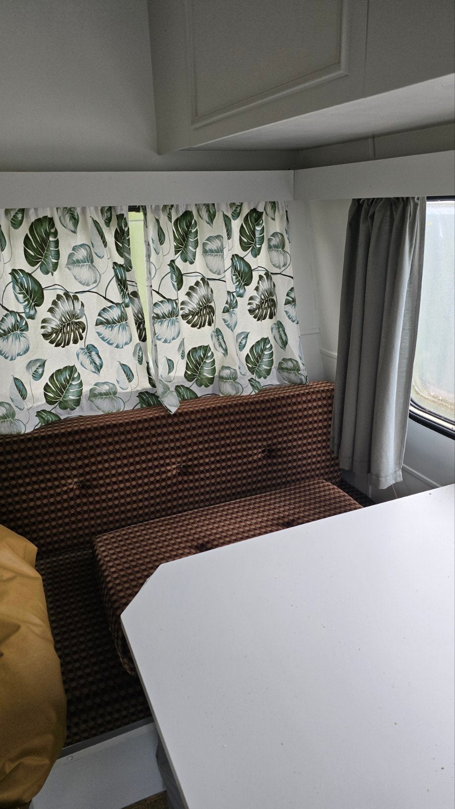 Kip caravan - opknapper/foodtruck basis (30 jaar oud), Caravans en Kamperen, Particulier, Rondzit, Kip