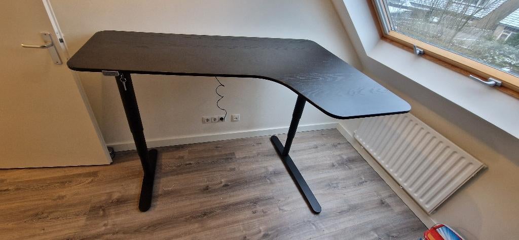 IKEA Bekant elektrisch sta/zit hoekbureau, Ophalen, In hoogte verstelbaar, Gebruikt