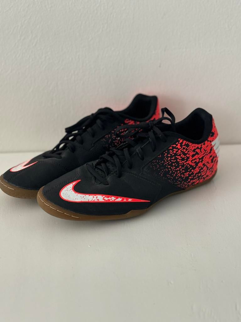 Nike zaalvoetbal schoenen maat 43, Maat XS of kleiner, Ophalen, Zo goed als nieuw, Schoenen