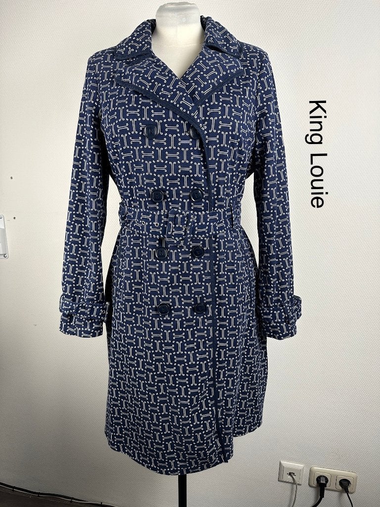 King Louie Trenchcoat  (mt: 42) 28,3/9623, Kleding | Dames, Jassen | Zomer, Blauw, Maat 42/44 (L), Ophalen of Verzenden, Zo goed als nieuw