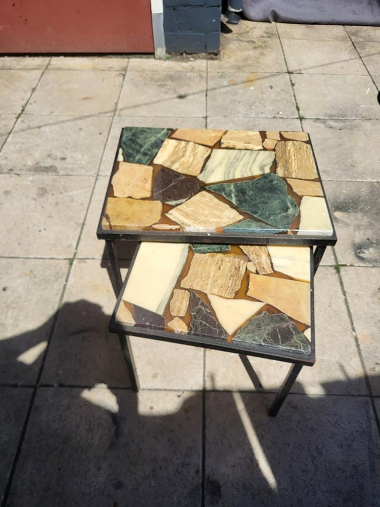2 bijzettafeltjes Marble mimiset., Ophalen, Gebruikt