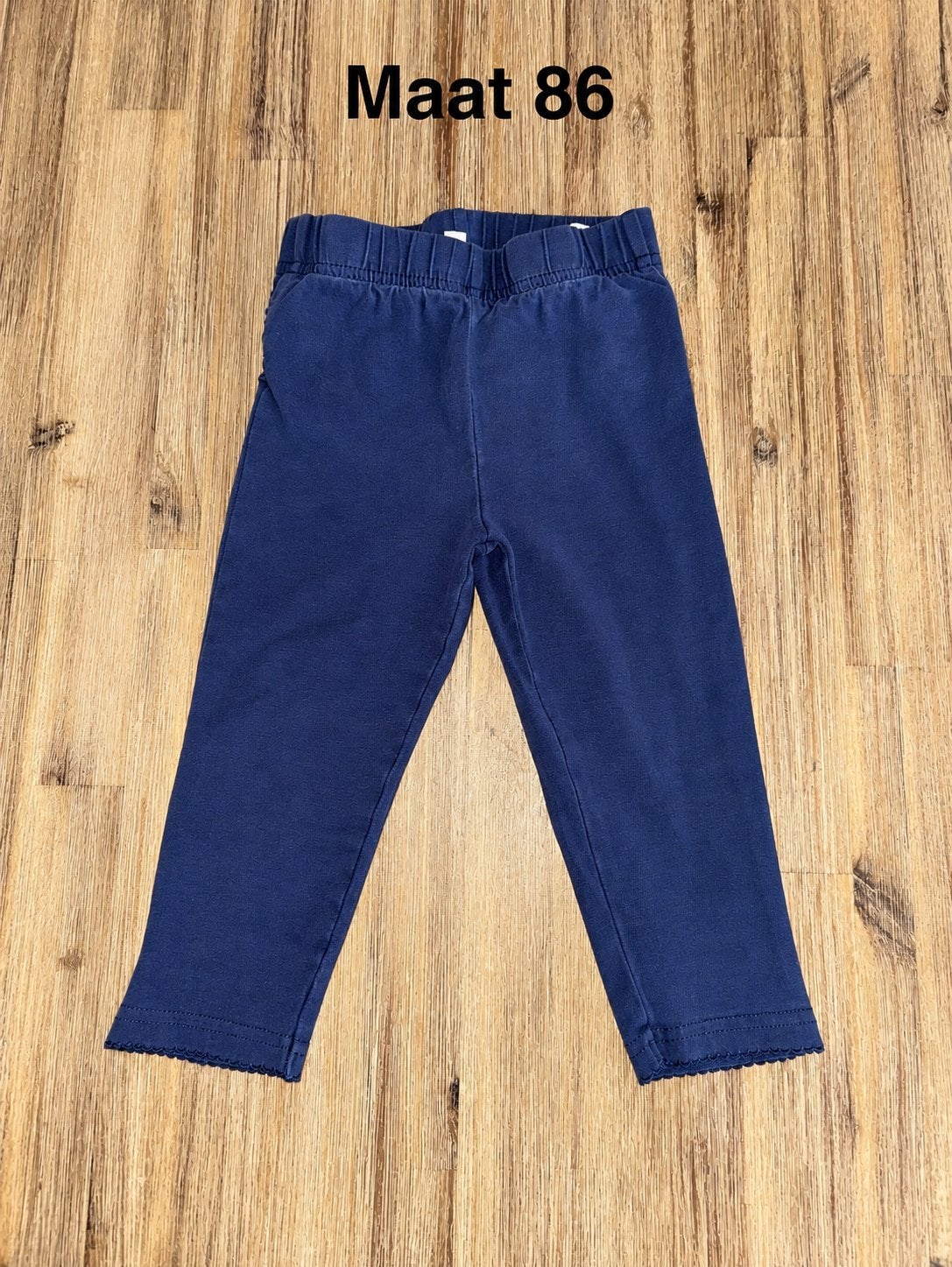 Donkerblauwe legging met ruches maat 86 Zeeman, Zeeman, Broekje, Meisje, Ophalen of Verzenden