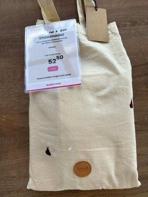 Ferm Living Pear Dekbedovertrek Off-White / Cinnamon, Jongetje of Meisje, Dekbedovertrek, Nieuw, Ophalen of Verzenden