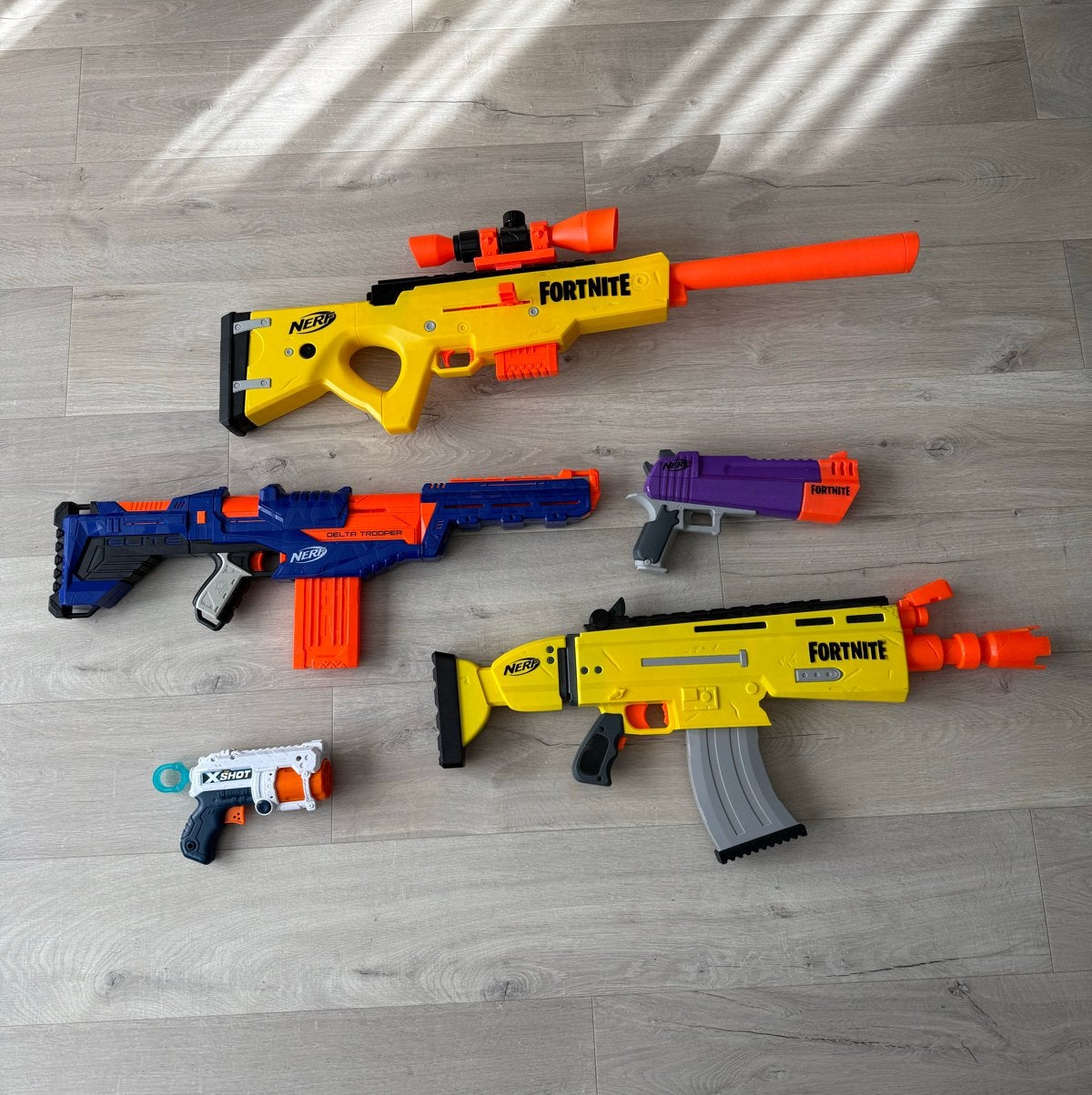 3x Fortnite Nerf Guns + 2x Nerf Guns (zonder kogels) 1x vest, Ophalen, Gebruikt