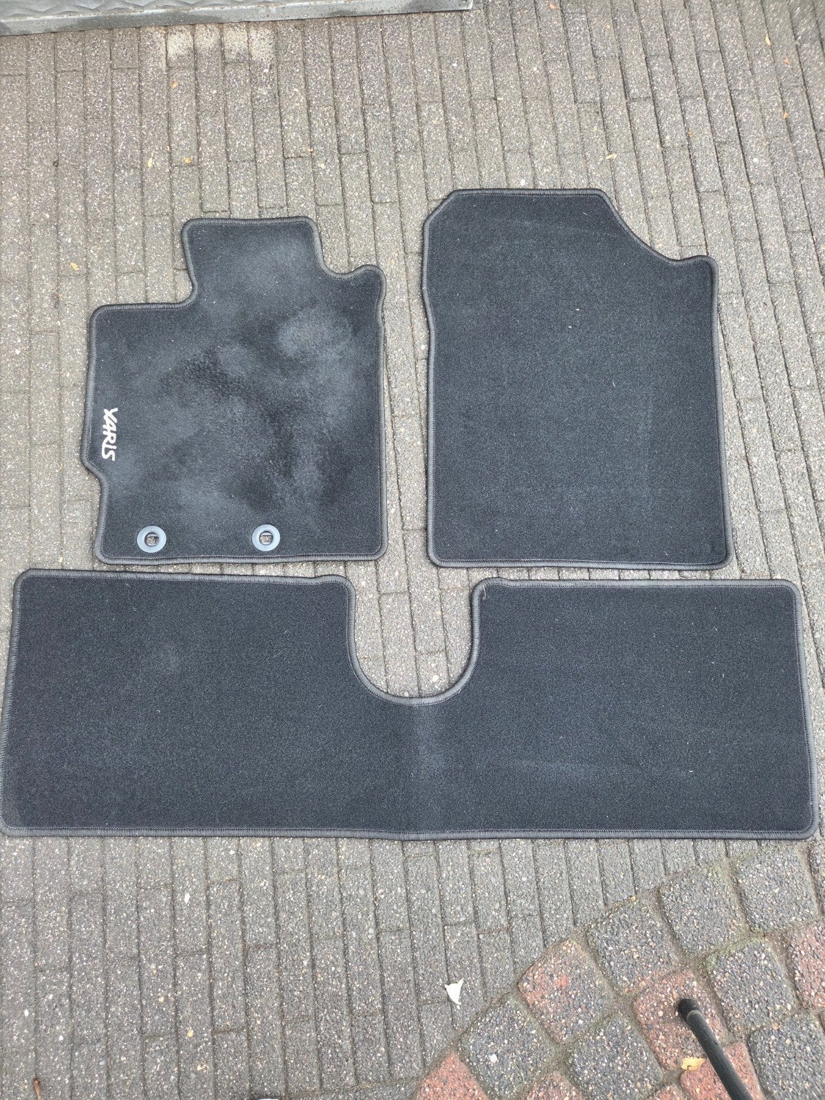 Toyota yaris matten set., Ophalen of Verzenden, Zo goed als nieuw