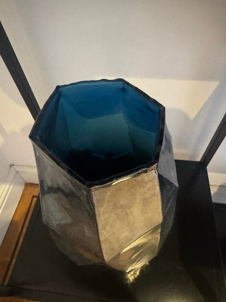 Moderne geometrische vaas, blauw/zilverkleurig, Ophalen of Verzenden, Zo goed als nieuw