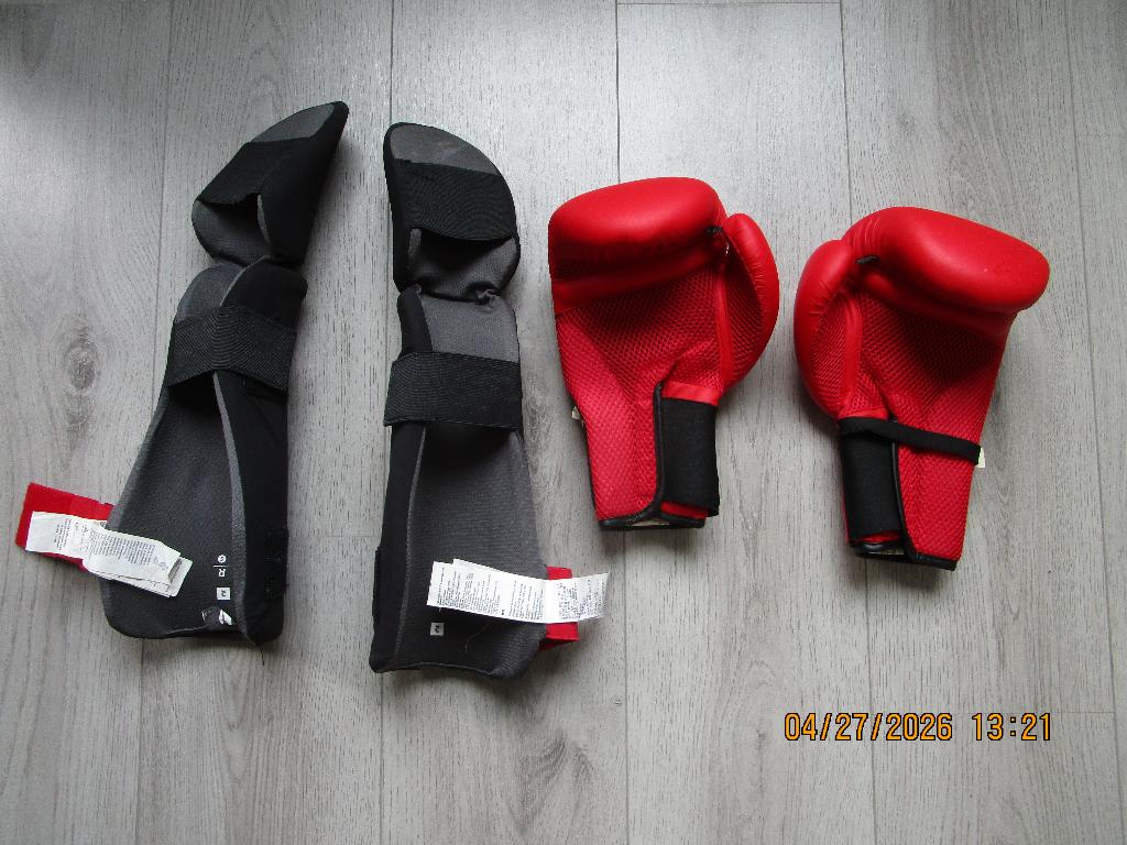 bokshandschoenen en beenbeschermers., Sport en Fitness, Ophalen of Verzenden, Zo goed als nieuw, Bokshandschoenen
