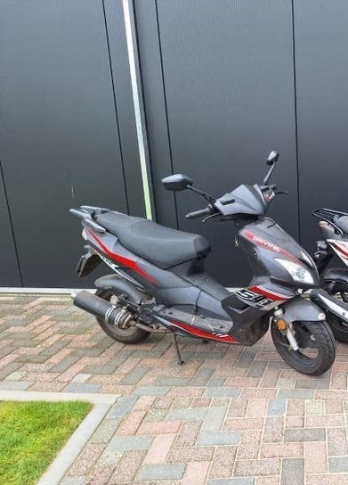 BTC F22 scooter te koop zwart., Fietsen en Brommers, Scooters | Overige merken, Ophalen, Gebruikt, Benzine, Maximaal 25 km/u
