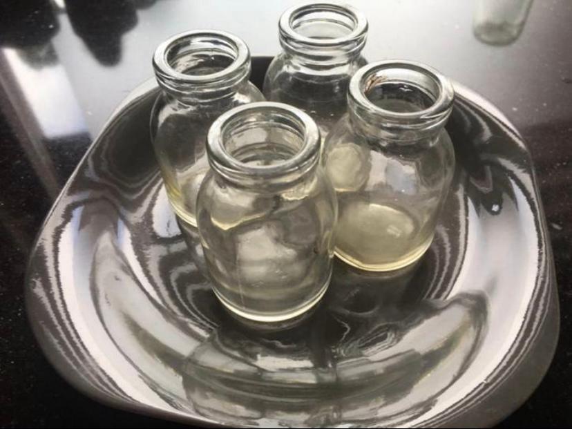 4 vaasjes op bord countryfield, Ophalen of Verzenden, Zo goed als nieuw, Overige kleuren, Glas