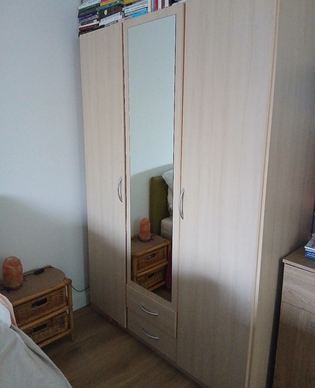 Ruime kledingkast met spiegel en lades, Huis en Inrichting, Ophalen