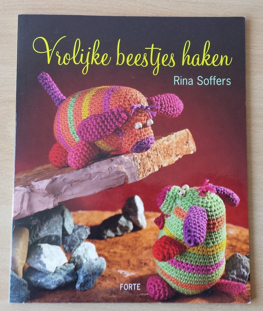 Vrolijke Beestjes Haken - Rina Soffers - 2009, Gebruikt, Ophalen of Verzenden, Nvt, Patroon of Boek