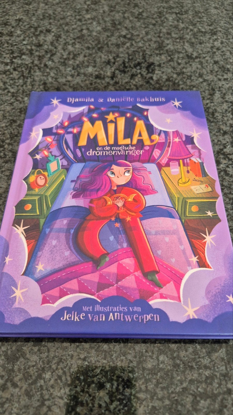Mila en de magische dromenvanger - Djamila Daniëlle Bakhui, Boeken, Ophalen of Verzenden, Zo goed als nieuw, Djamila & Daniëlle Bakhuis