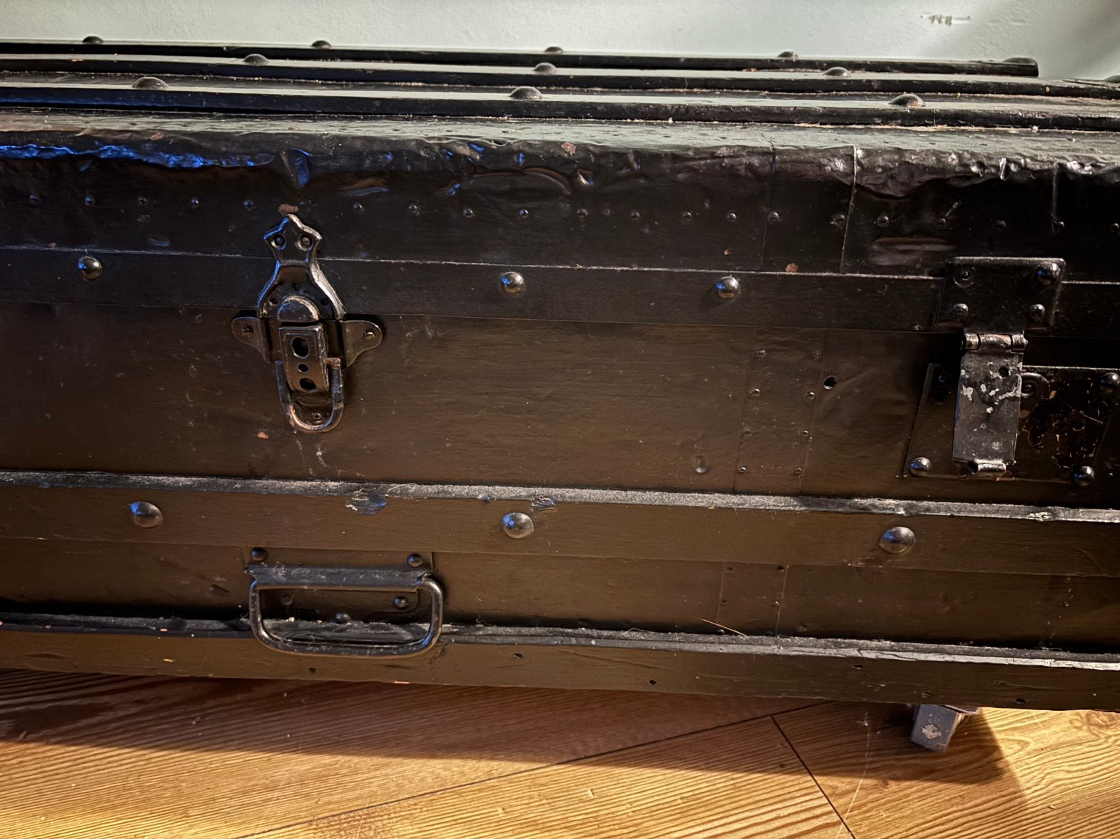 Zwarte kist op wielen 100x50x40, Ophalen